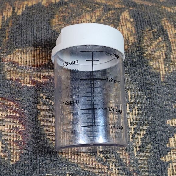 Pampered Chef Grate Container - Picture 1 of 4